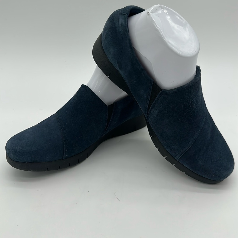 Clark's Daelyn Monarch Blue Suede Slip Shoes Women’s Size 8.5